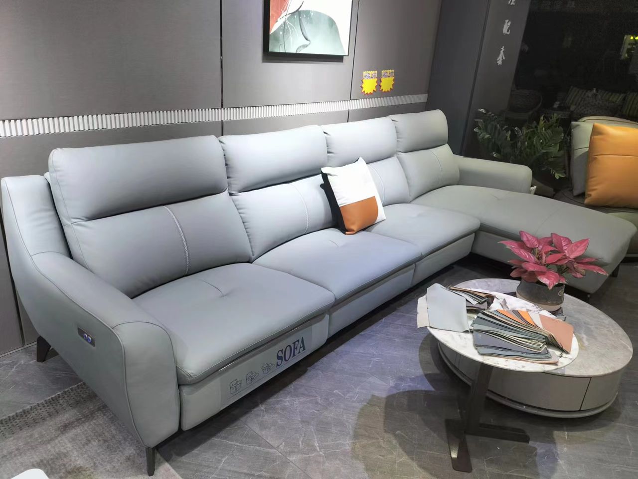 5 Seater Genuine leather sofa with recliner 5 Seater Genuine leather sofa with recliner (only first seat on the right reclines) 3.34metres - Image 1