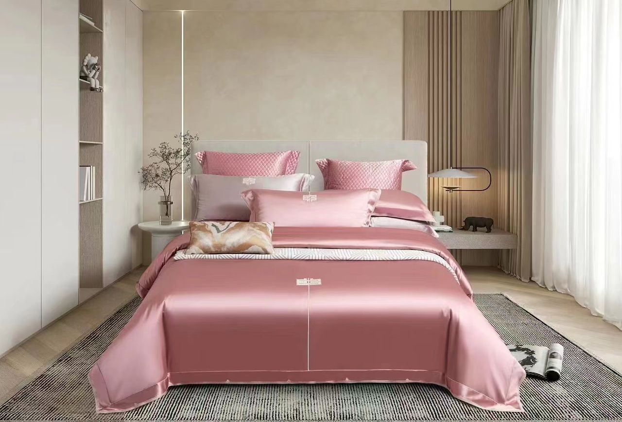 8pcs Cottonsilk duvet set- duvet, bedsheet, 4 pillow case 2 jumbo throwpillows (3) 8pcs Cotton/silk duvet set- duvet, bedsheet, 4 pillow case 2 jumbo throwpillows - Image 2