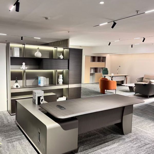 Executive elegance Office table