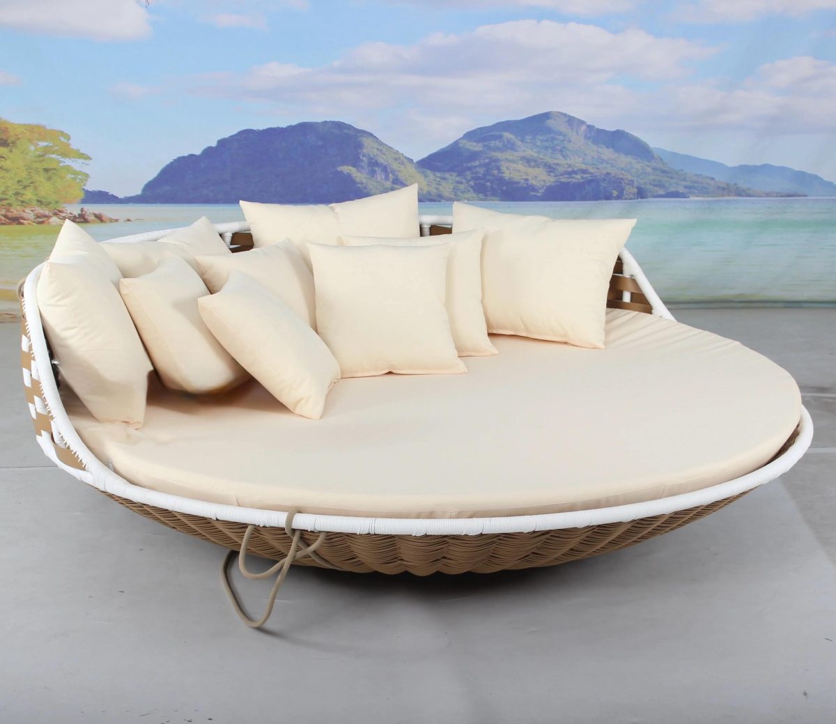 Outdoor Bed - Image 2