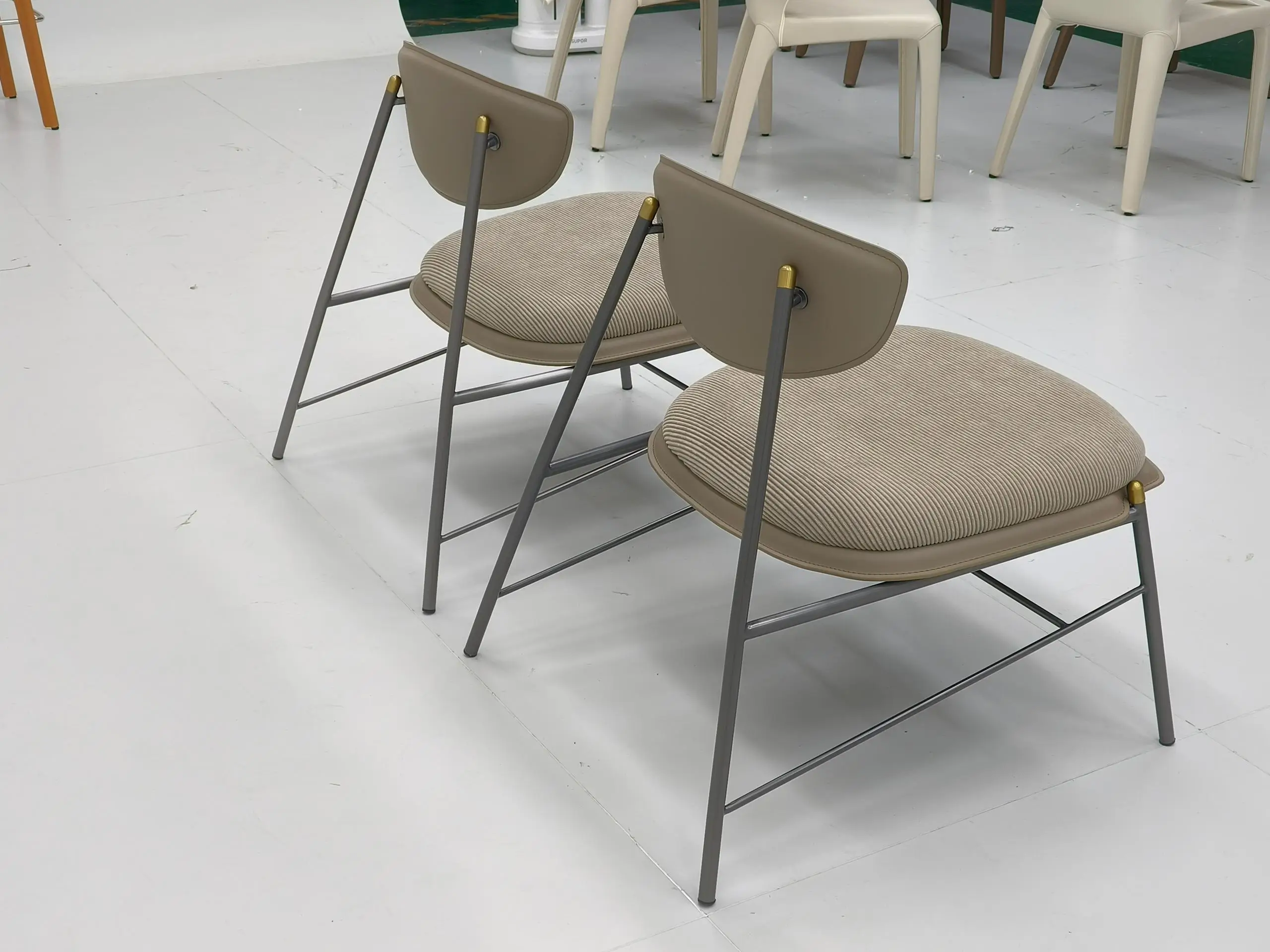 Premium Fabric & Saddle Leather Leisure Set – 2 Chairs + Side Table (1) Premium fabric and saddle leather leisure set with two chairs and a side table for modern living rooms and lounges